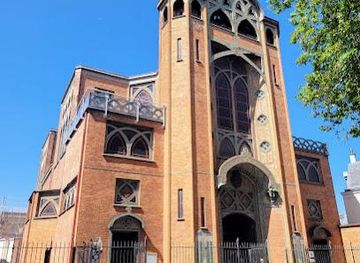 france/paris/attraction/eglise-saint-jean-de-montmartre