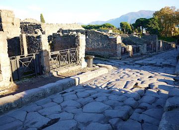 italy/pompeii/forum-of-pompeii/attraction/basilica