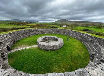 ireland/dingle/attraction/cahergal-stone-fort