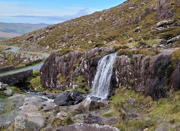 ireland/county-kerry/attraction/conor-pass-waterfall
