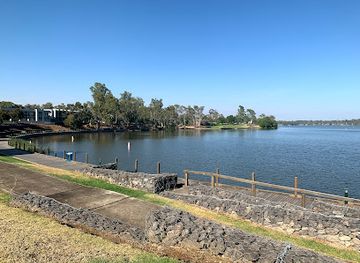 australia/high-country/attraction/black-caviar-statue