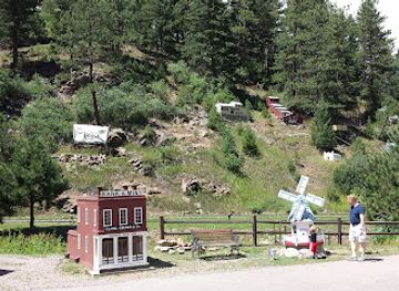 south-carolina/caesars-head-state-park/attraction/tiny-town