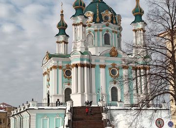 ukraine/kyiv/shevchenkivskyi-district/attraction/monument-za-dvoma-zaytsyamy-pronya-prokopivna-and-holokhvastov