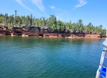 minnesota/lake-superior/attraction/apostle-islands-national-lakeshore-mainland-sea-caves