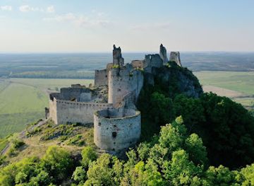 slovakia/zahorie/attraction/plavecky-castle