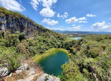 mexico/lacandon-jungle/attraction/zona-arqueologica-chinkultic