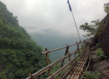 india/shillong/attraction/mawryngkhang-trek