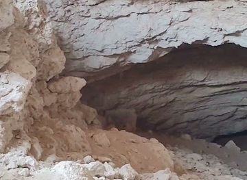 qatar/khor-al-adaid-inland-sea/attraction/dahl-al-mudhlem