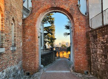italy/friuli-venezia-giulia/attraction/casa-della-confraternita