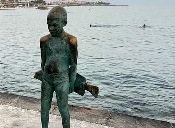 cyprus/tombs-of-the-kings/attraction/malchik-s-ryboy