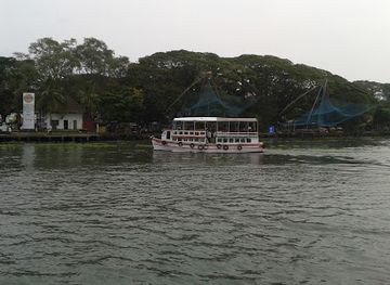 india/kochi/attraction/marine-drive-chinese-net-musical-walkway-bridge