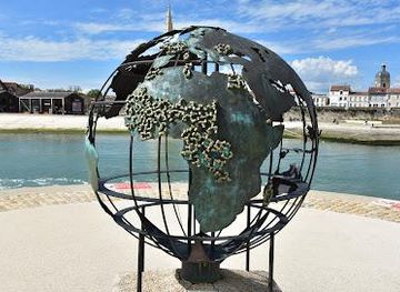 france/la-rochelle/attraction/le-globe-de-la-francophonie