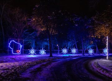 wisconsin/kettle-moraine/attraction/country-christmas