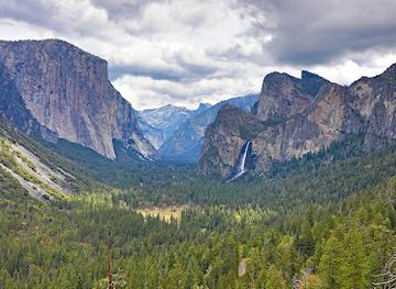 california/yosemite-village/attraction/artist-point-trail