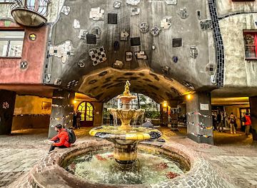 austria/vienna/landstrasse/attraction/hundertwasser-brunnen
