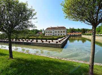 czechia/sumava/attraction/kratochvile-state-chateau