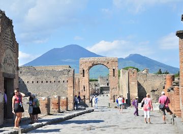 italy/pompeii/attraction/arco-di-caligola