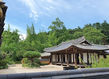 south-korea/gangneung-coastal-areas/attraction/heo-gyun-heo-nanseolheon-memorial-park