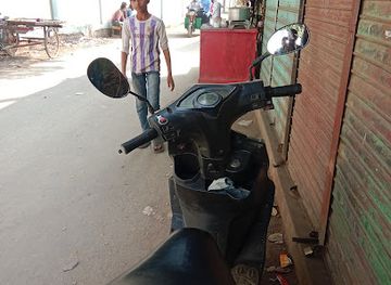 bangladesh/chittagong/attraction/shamser-para-rail-crossing