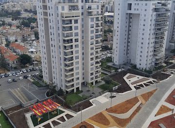 israel/holon/attraction/park-migdalim-bisdera-park-hashdera-holon