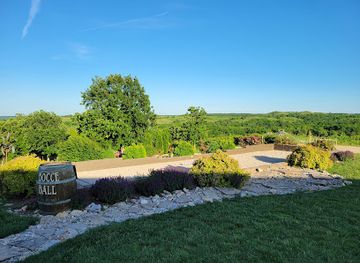 kansas/manhattan/attraction/liquid-art-winery-and-estate