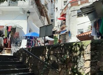 mexico/taxco/attraction/mercado-municipal-de-plata-y-artesanias-tetitlan