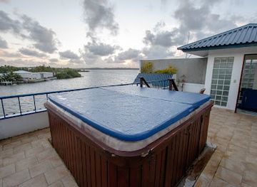 micronesia/yap/attraction/manta-ray-bay-resort-yap-divers