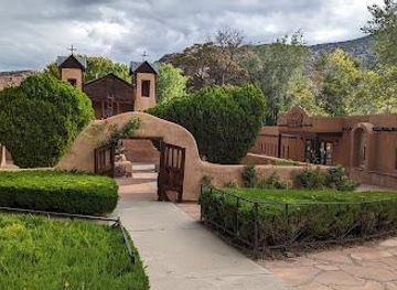 new-mexico/sante-fe/attraction/santuario-de-chimayo