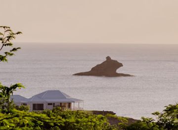 antigua-and-barbuda/codrington/attraction/hawksbill-rock