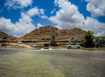 oman/ibri/attraction/wadi-muqniyat