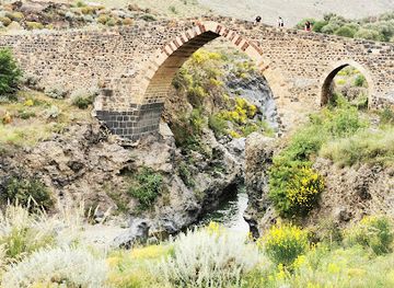 italy/sicily/attraction/ponte-dei-saraceni