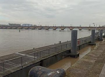 france/bordeaux/attraction/pontoon-of-honor