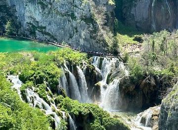 bosnia-and-herzegovina/bihac/attraction/plitvicka-jezera-waterfall-view-point