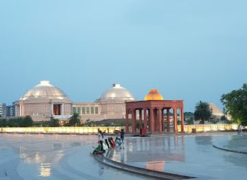 india/lucknow/attraction/ambedkar-park-museum