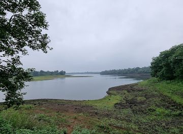 india/central-india/attraction/khandari-lake-water-fall