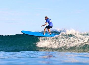 australia/byron-bay/attraction/lets-go-surfing-byron-bay