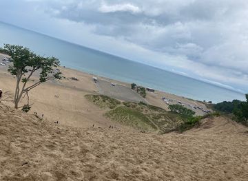 michigan/warren-dunes-state-park/attraction/warren-dunes-beach-trailhead