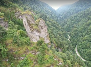 georgia/akhaltsikhe/attraction/thumbs-up-shaped-rock