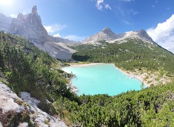 italy/cortina-d-ampezzo/attraction/lago-di-sorapis-hike-start-point