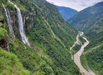nepal/gosaikunda/attraction/bhange-waterfall