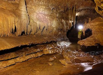 lebanon/bsharri/attraction/ain-el-lebneh-grotto