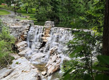 massachusetts/mount-greylock-state-reservation/attraction/natural-bridge-of-new-england