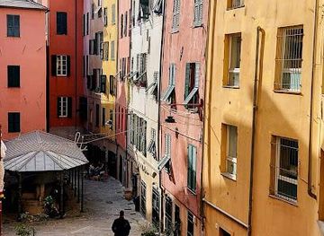 italy/genoa/attraction/piazza-dei-truogoli-di-s-brigida