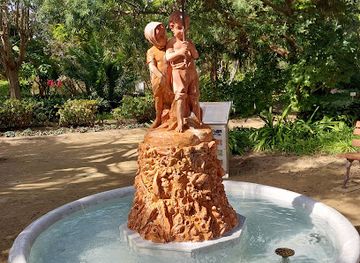 spain/cadiz/attraction/fountain-of-the-children-with-an-umbrella