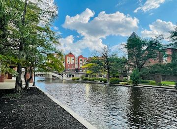 indiana/indianapolis/attraction/indianapolis-canal-walk