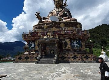 bhutan/lhuntse/attraction/the-world-s-tallest-statue-of-guru-rinpoche