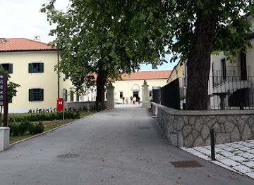 slovenia/sezana/attraction/kobilarna-lipica-1580-kulturni-spomenik-podrocje-kulturno-zgodovinske-in-naravne-dediscine