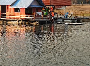 thailand/erawan-national-park/attraction/pae-pramrathai