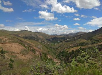 madagascar/atsinanana/attraction/monument-fahaleovantena