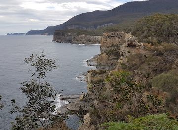 australia/tasmania/attraction/tasmans-arch
